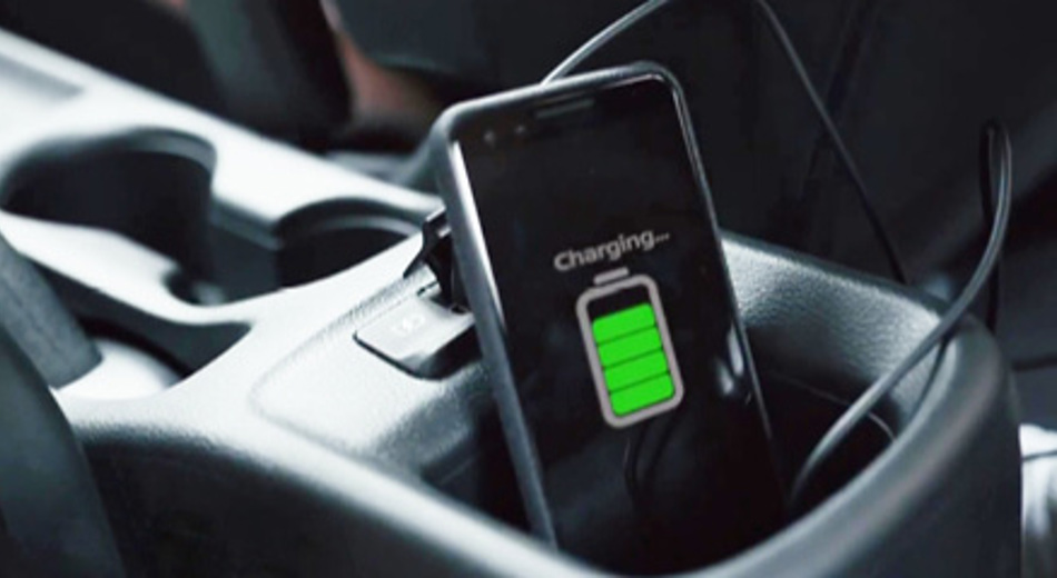 Nissan Sunny REAR CHARGING PORTS